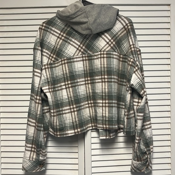 Aeropostale cropped flannel - Picture 2 of 3